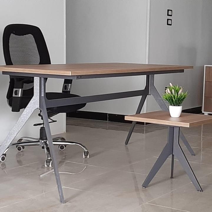 مكتب معدني سطج خشبي + طاولة